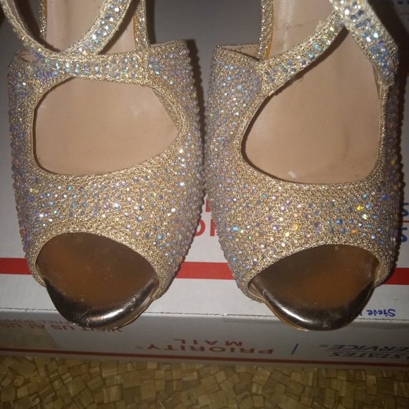 Steve Madden Silver Bling Rhinestone Heels Size 7 - Picture 16 of 16